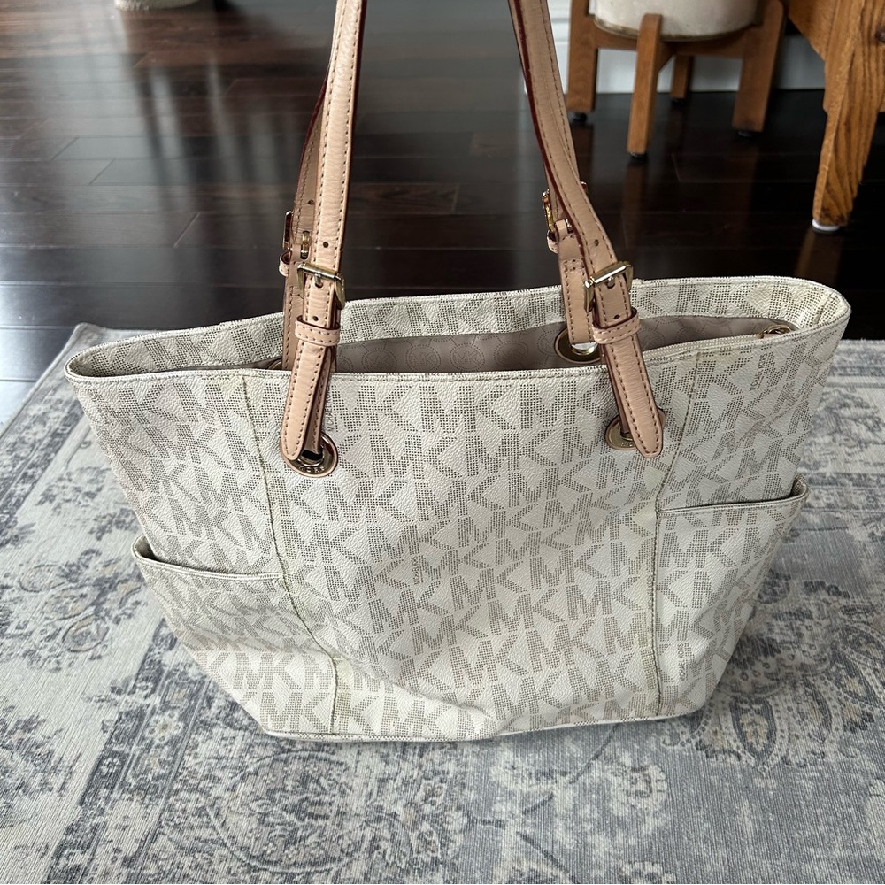 Michael Kors Monogram Jet Set Tote Bag